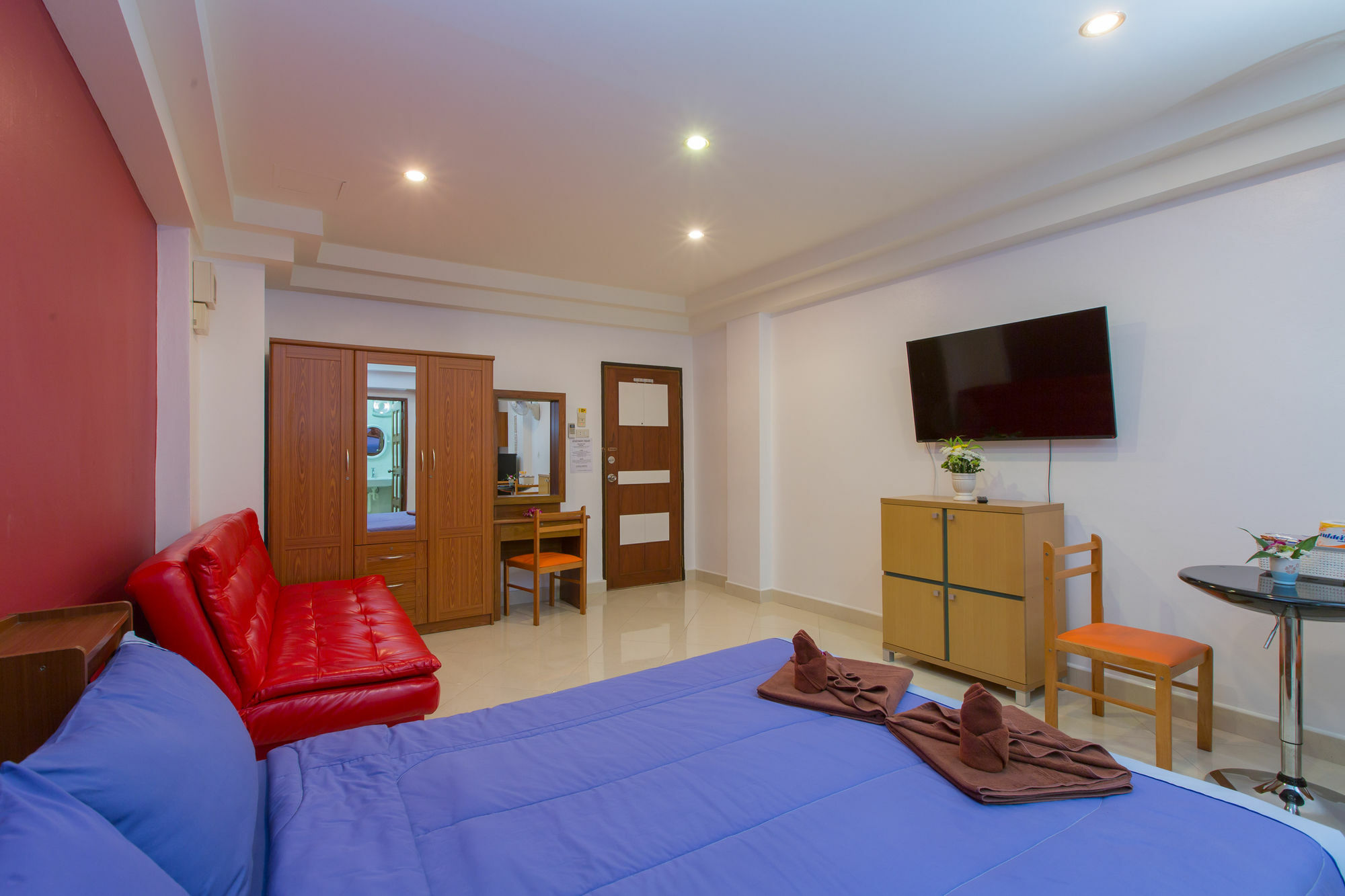 Patong Studio Apartments And Dormitory Exterior foto